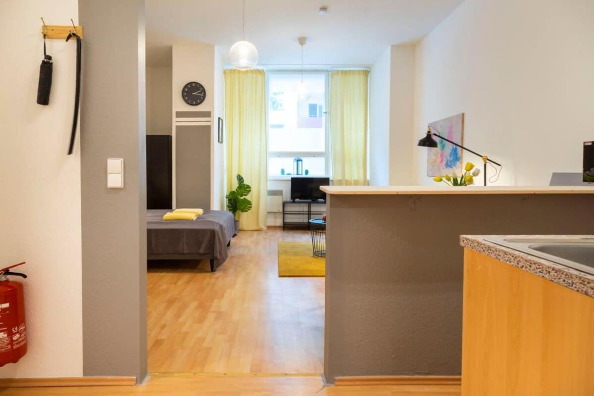 Cozy 2 Room Apartment Next To Hermannstrasse Берлин Экстерьер фото