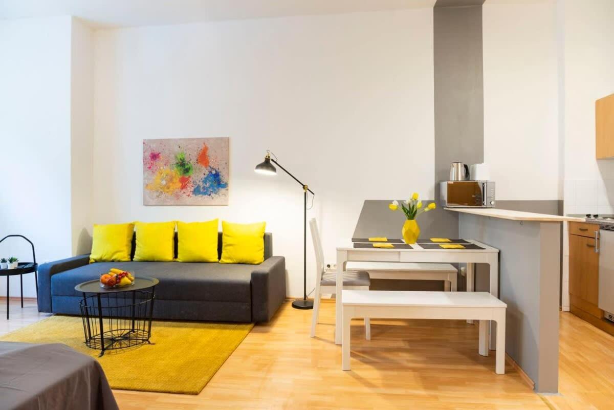 Cozy 2 Room Apartment Next To Hermannstrasse Берлин Экстерьер фото